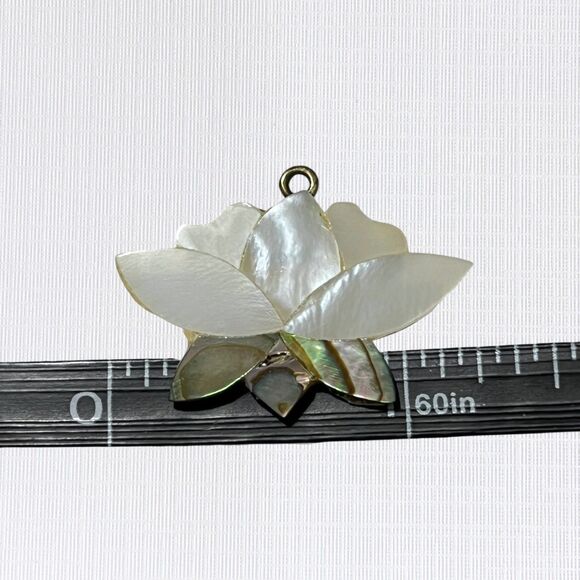 VTG Alpaca Mexico Pendant Charms Round Stone Chip Inlay Flower Mother of Pearl - Picture 5 of 6
